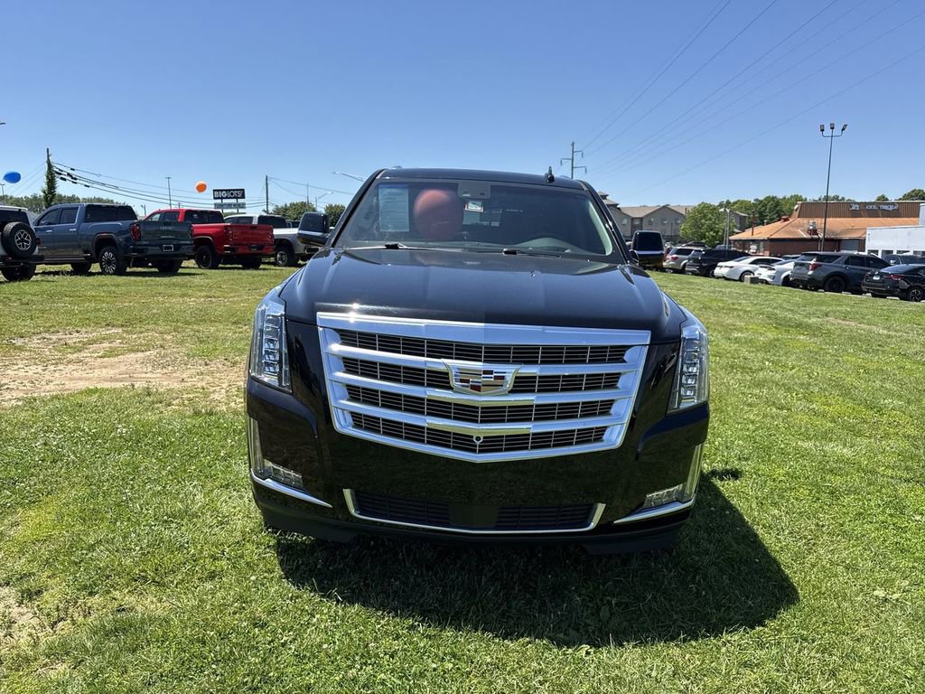 Used 2017 Cadillac Escalade Premium Luxury w/ LPO, Radiant Package AWD/4WD image 16