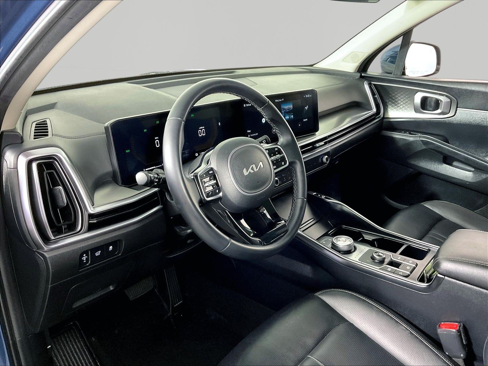 Used 2025 Kia Sorento EX w/ EX Panoramic Sunroof Package AWD/4WD image 17