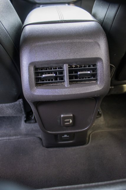 Used 2024 GMC Terrain SLT image 13