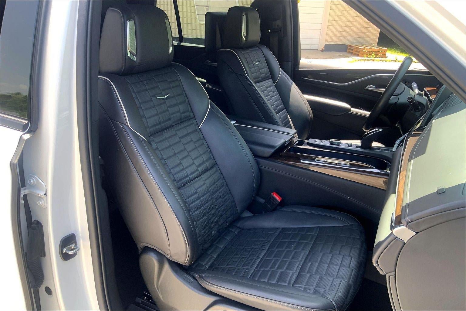 Certified 2022 Cadillac Escalade Sport Platinum w/ Heavy-Duty Trailer Package AWD/4WD image 7