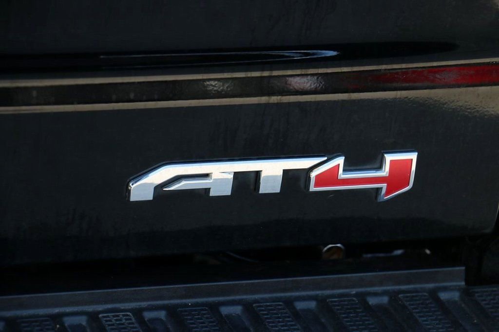 Used 2023 GMC Sierra 1500 AT4 w/ Technology Package image 8