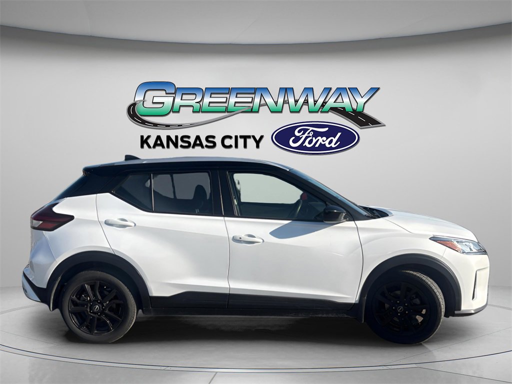 Used 2023 Nissan Kicks SV image 9