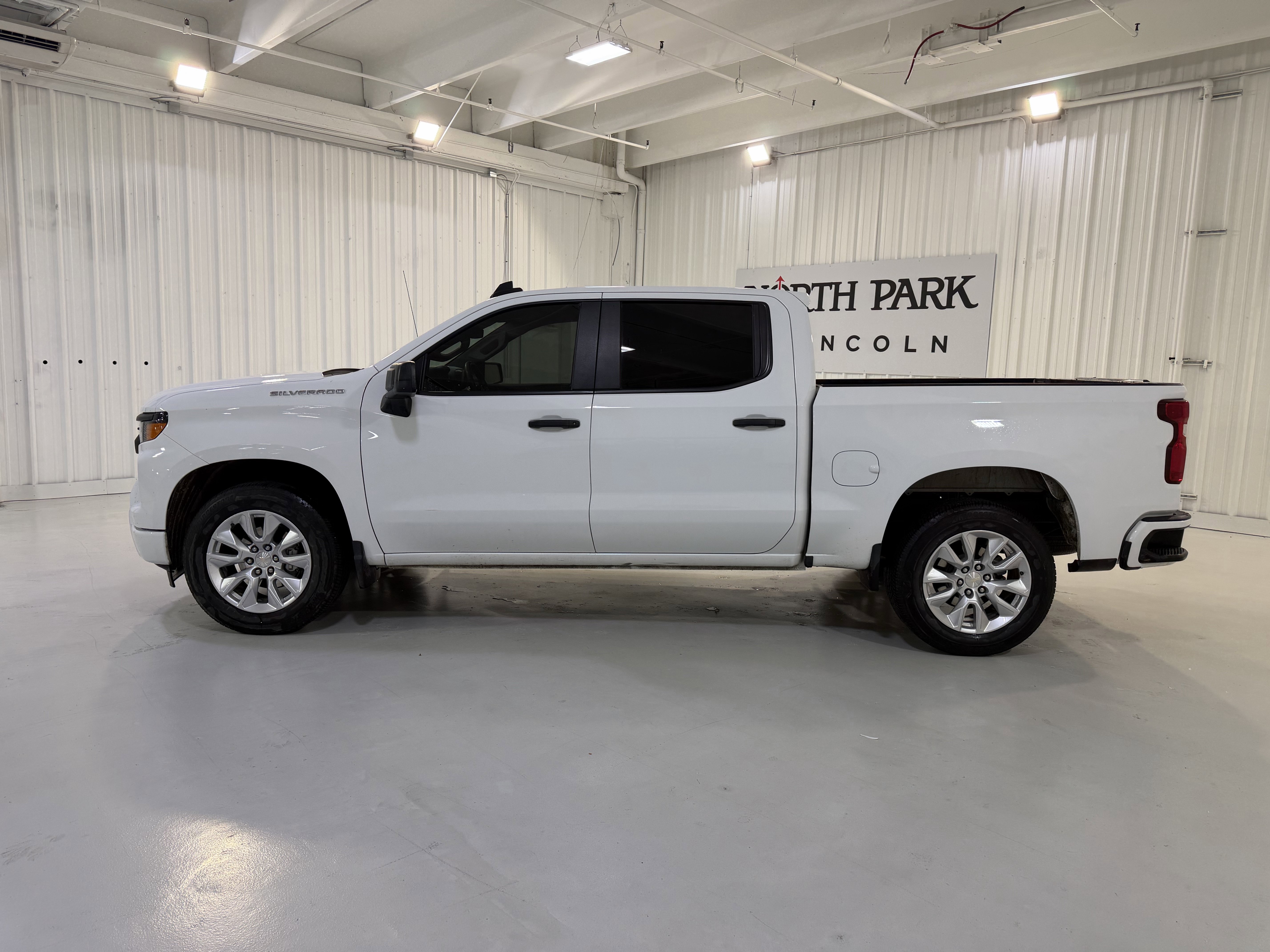 Used 2024 Chevrolet Silverado 1500 Custom RWD image 2