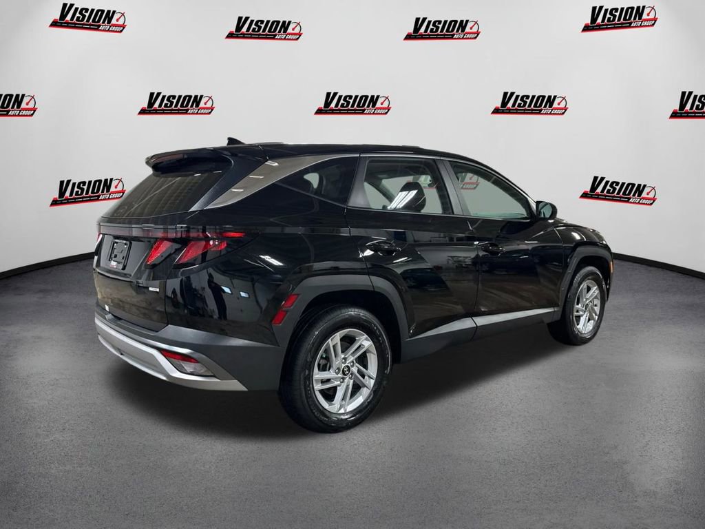 Certified 2025 Hyundai Tucson SE image 5