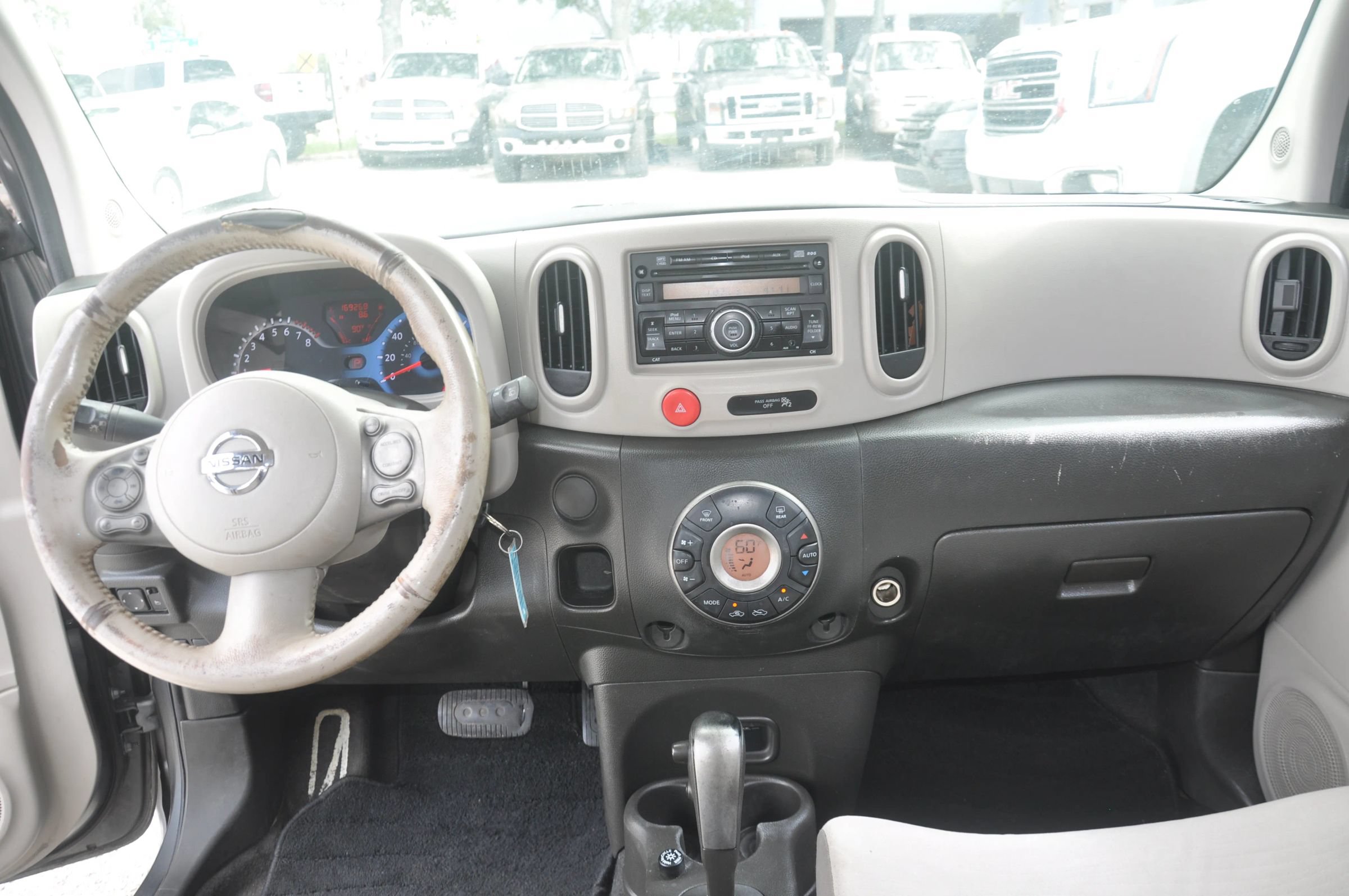 Used 2010 Nissan Cube 1.8 SL w/ Interior Designer Pkg FWD image 19