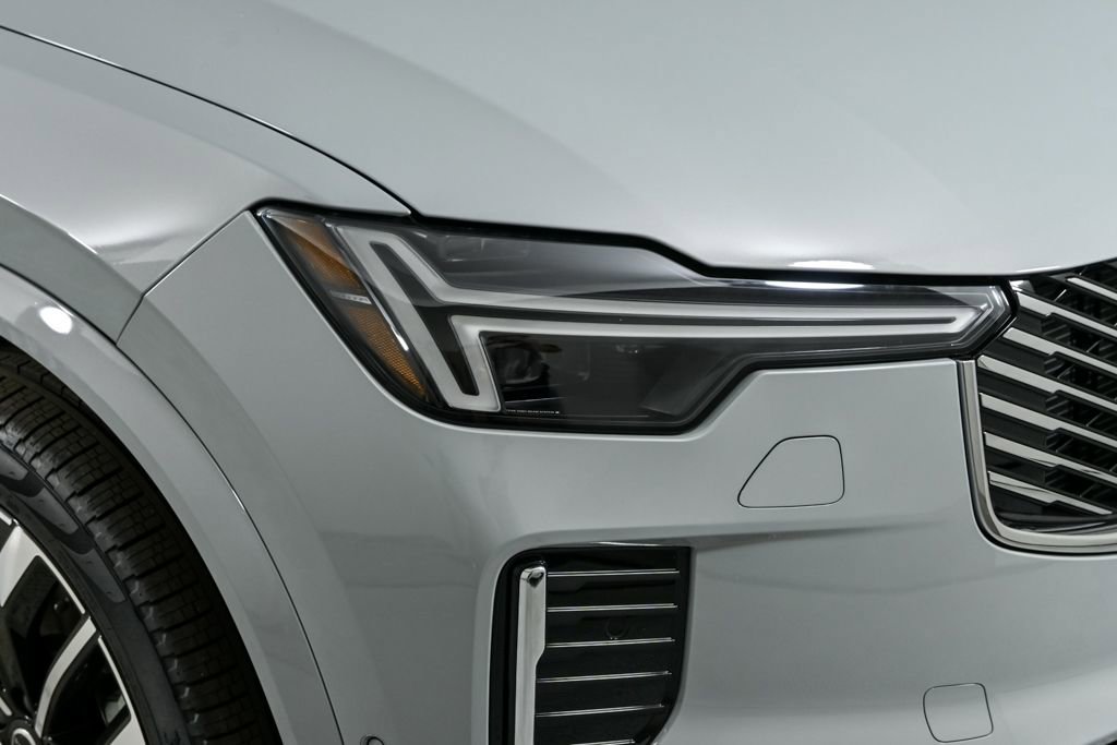 Used 2026 Volvo XC90 B6 Plus w/ Protection Package Premier AWD/4WD image 40