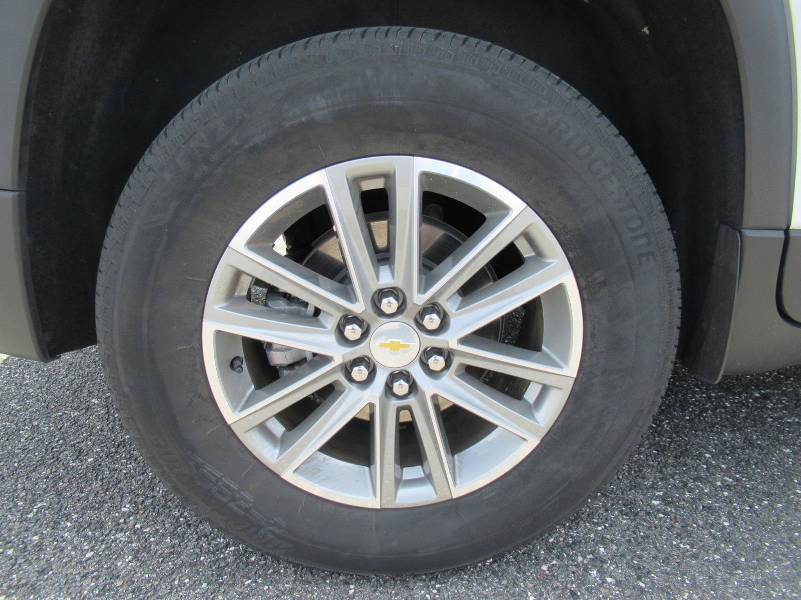 Used 2023 Chevrolet Traverse LT FWD image 8