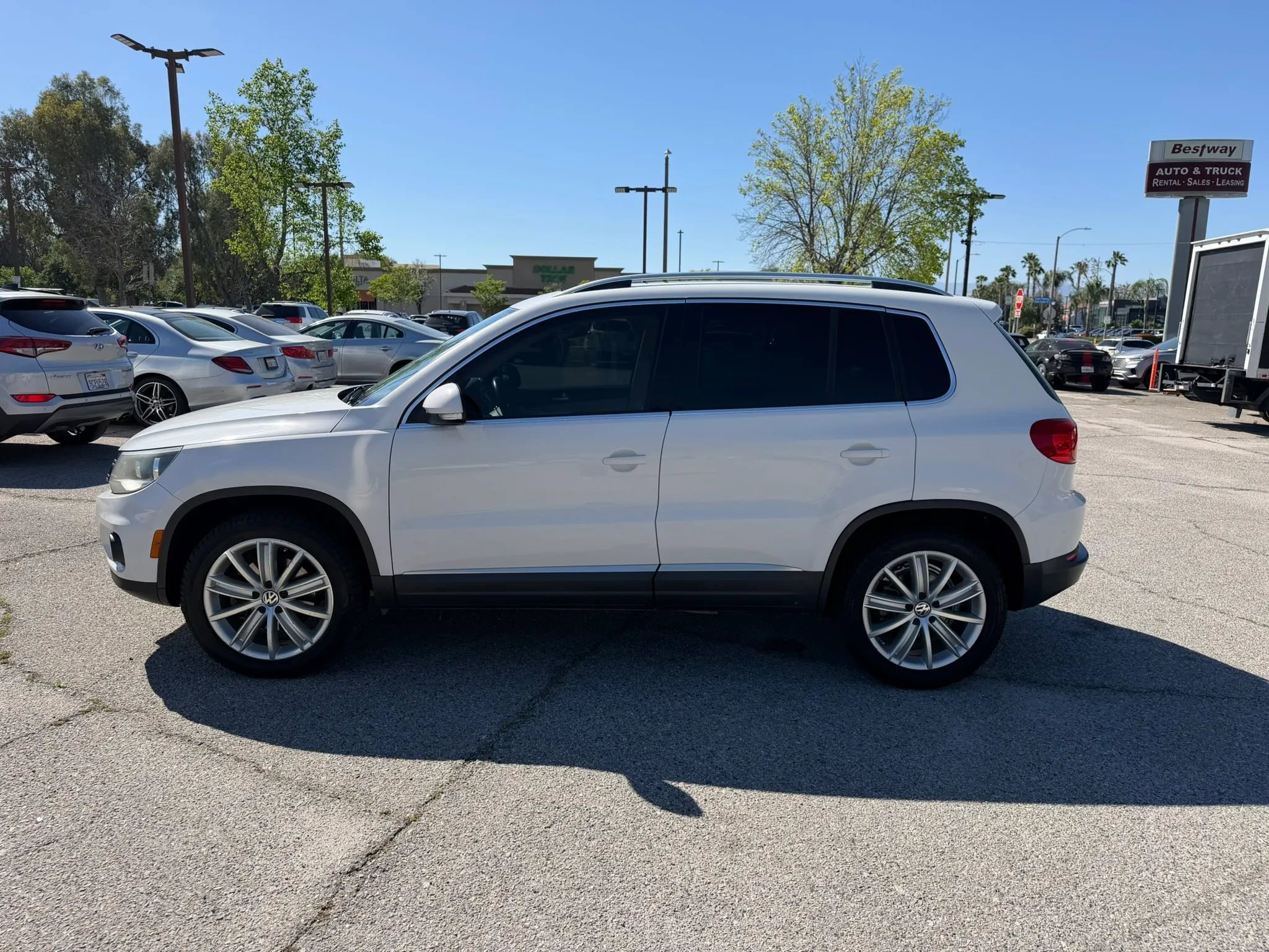 Used 2013 Volkswagen Tiguan SE FWD image 6