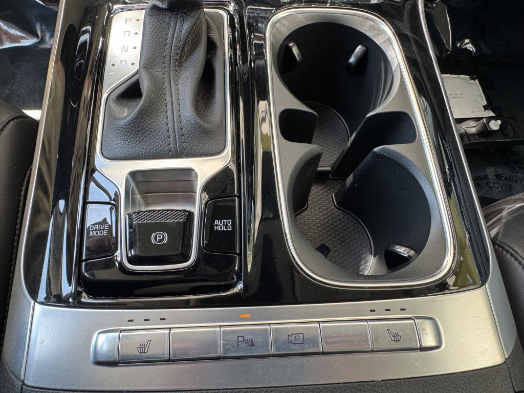 Used 2024 Kia Carnival EX FWD image 26
