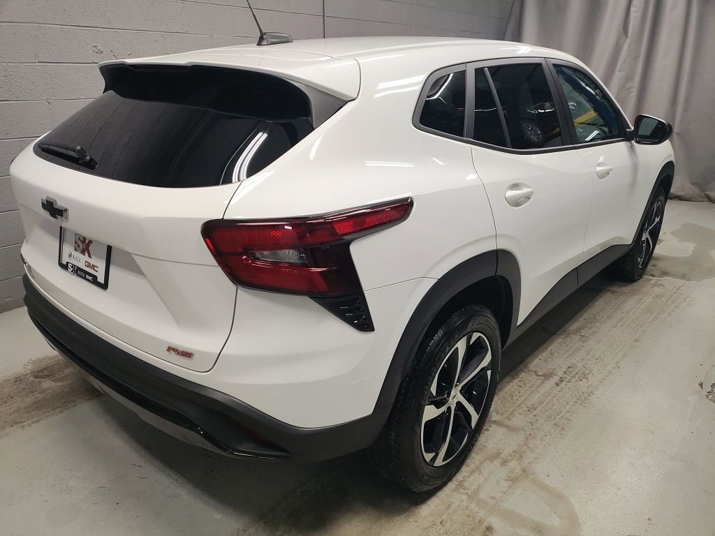 Certified 2024 Chevrolet Trax RS w/ Driver Confidence Package image 2