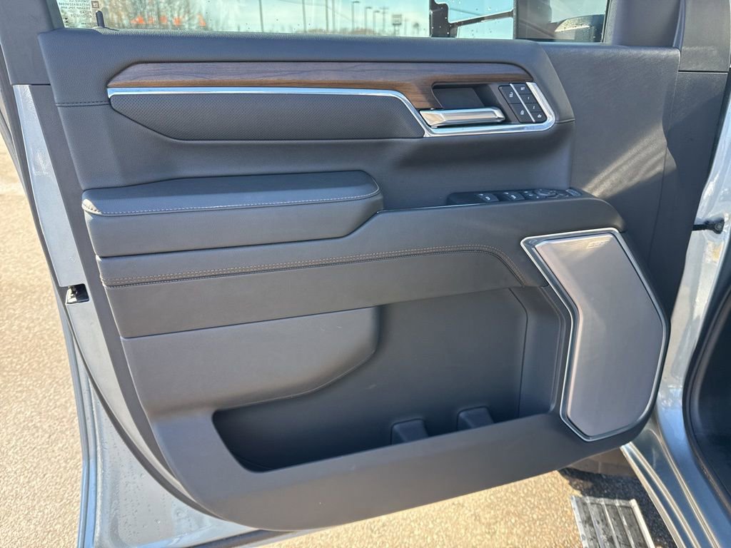 Used 2024 Chevrolet Silverado 3500 High Country w/ High Country Premium Package image 8