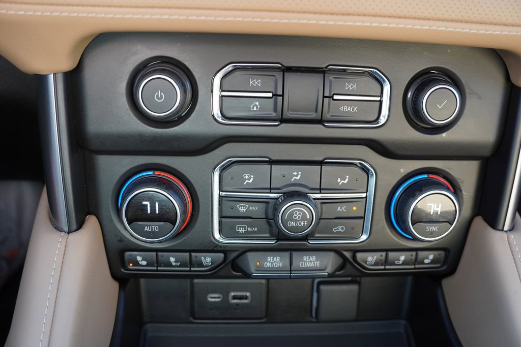 Used 2021 Chevrolet Suburban Premier w/ Premium Package AWD/4WD image 31