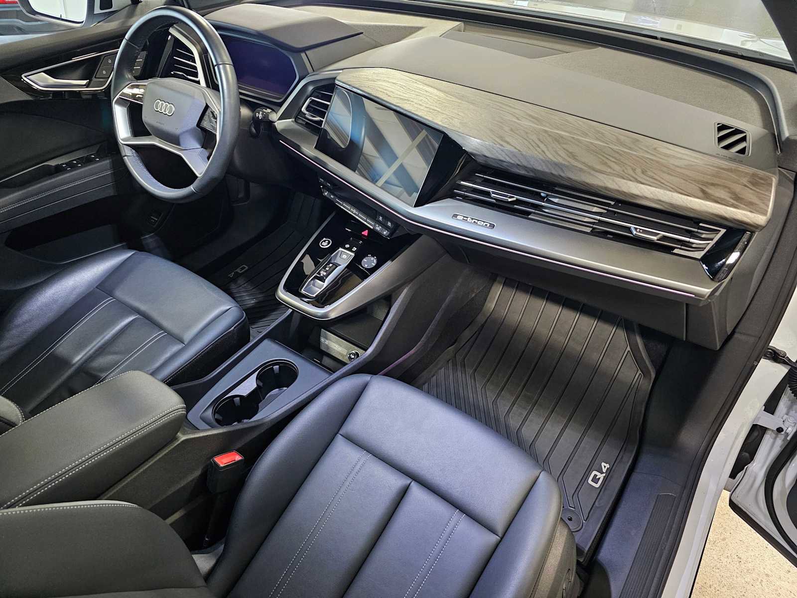 Used 2023 Audi Q4 e-tron Premium Plus w/ Premium Plus image 11