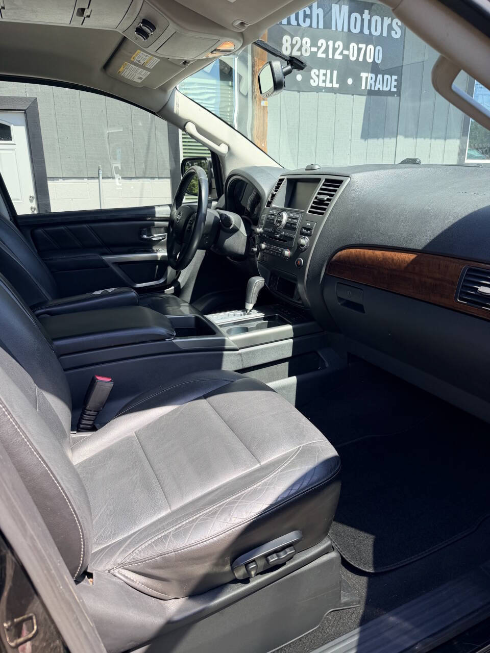 Used 2015 Nissan Armada Platinum w/ 2nd Row Captain Seat Package AWD/4WD image 2