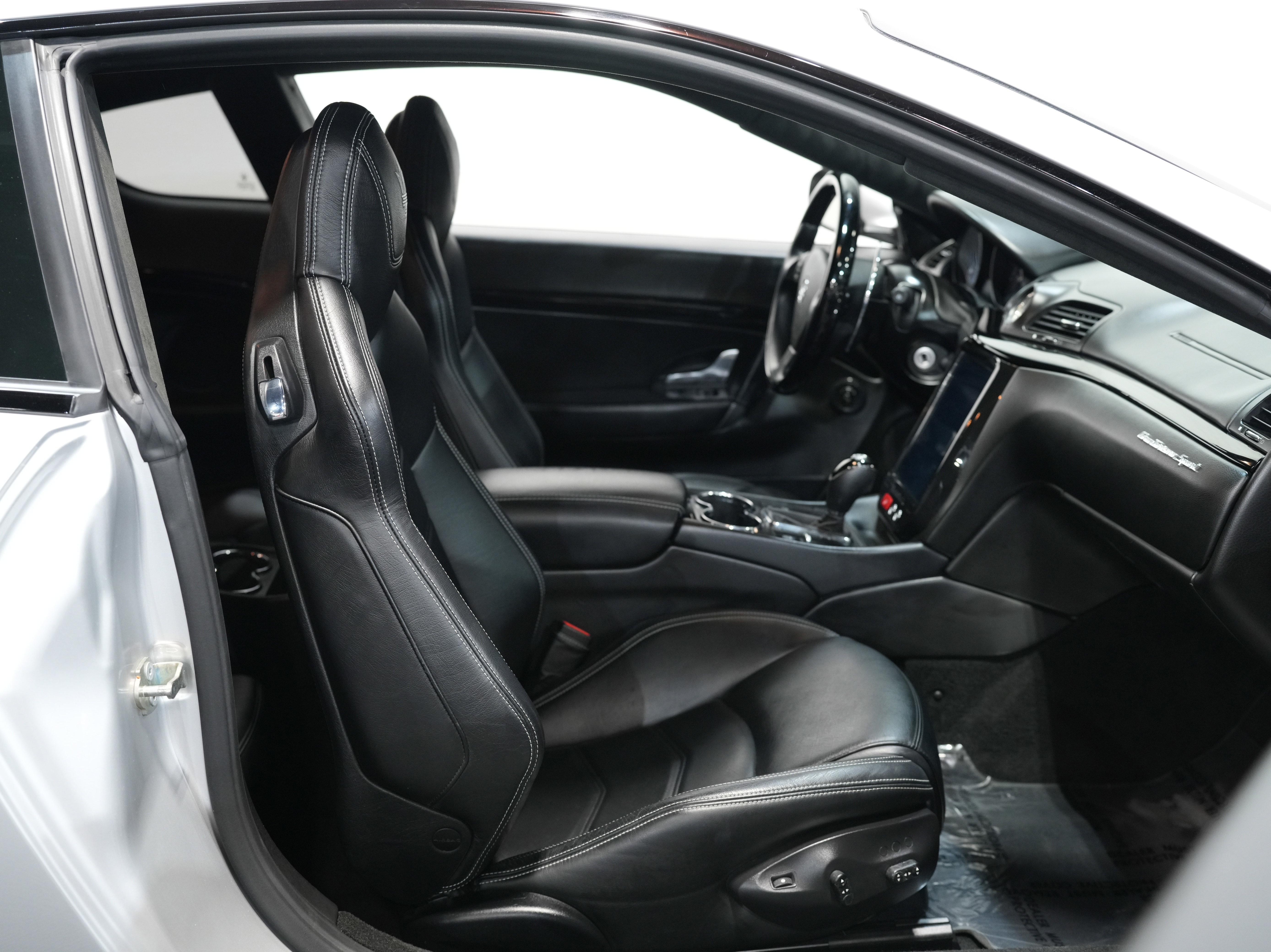 Used 2015 Maserati GranTurismo Sport image 34