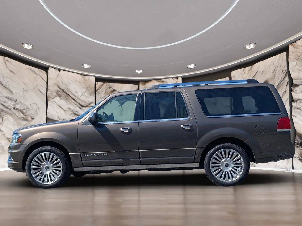 Used 2015 Lincoln Navigator L 2WD w/ Equipment Group 101A Reserve image 15