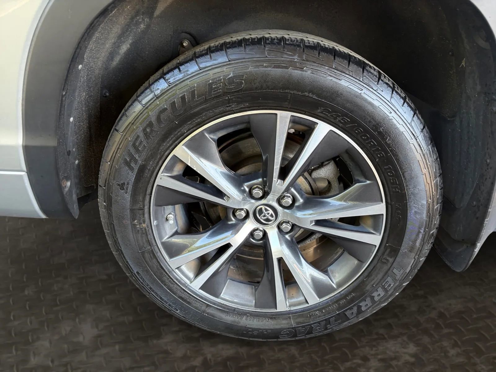 Used 2018 Toyota Highlander LE AWD/4WD image 37