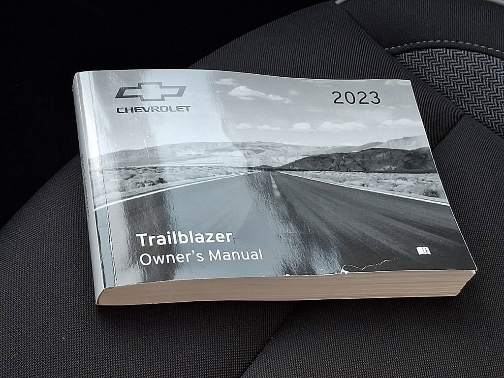 Used 2023 Chevrolet TrailBlazer LT w/ Convenience Package AWD/4WD image 29