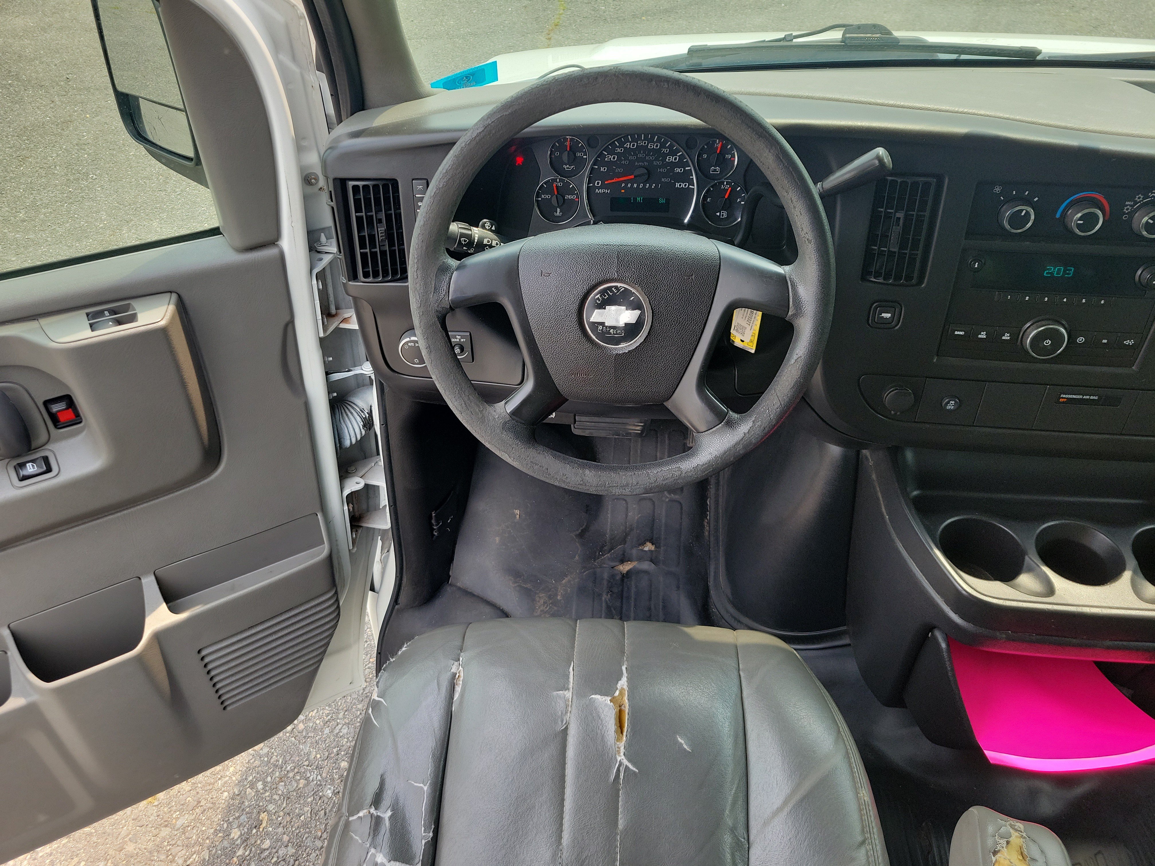 Used 2013 Chevrolet Express 1500 RWD image 18
