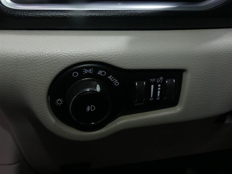 Used 2018 Chrysler Pacifica Touring-L Plus FWD image 28