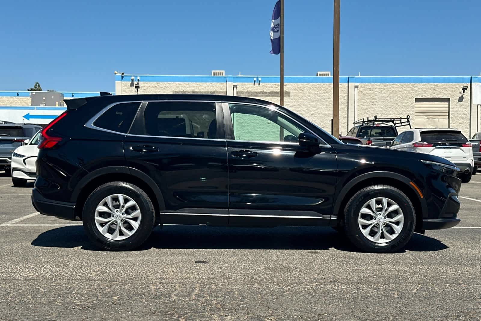 Used 2025 Honda CR-V LX image 8