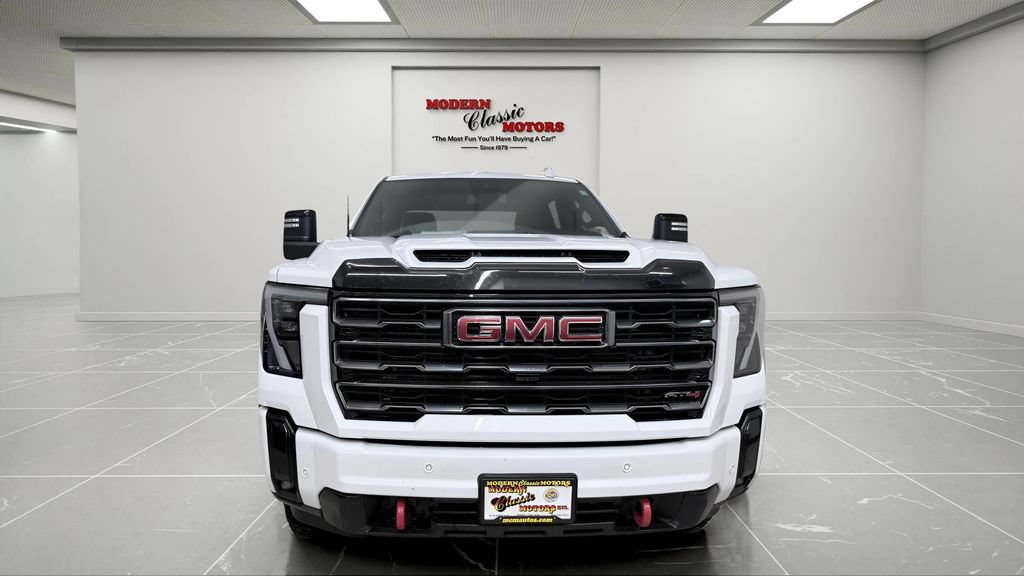 Used 2025 GMC Sierra 2500 AT4 AWD/4WD image 2