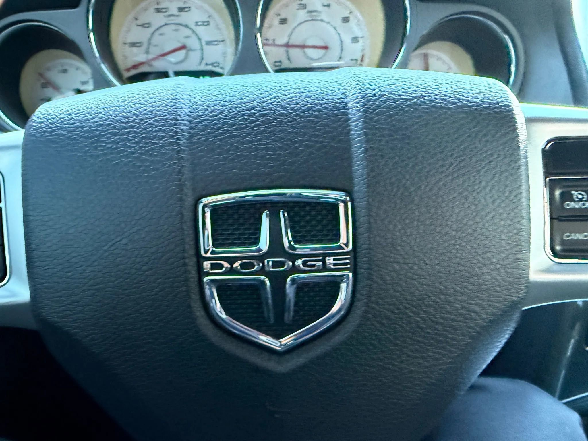 Used 2011 Dodge Challenger image 23
