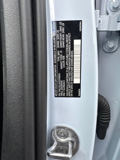 Certified 2025 Volvo XC40 B5 Core AWD/4WD image 27