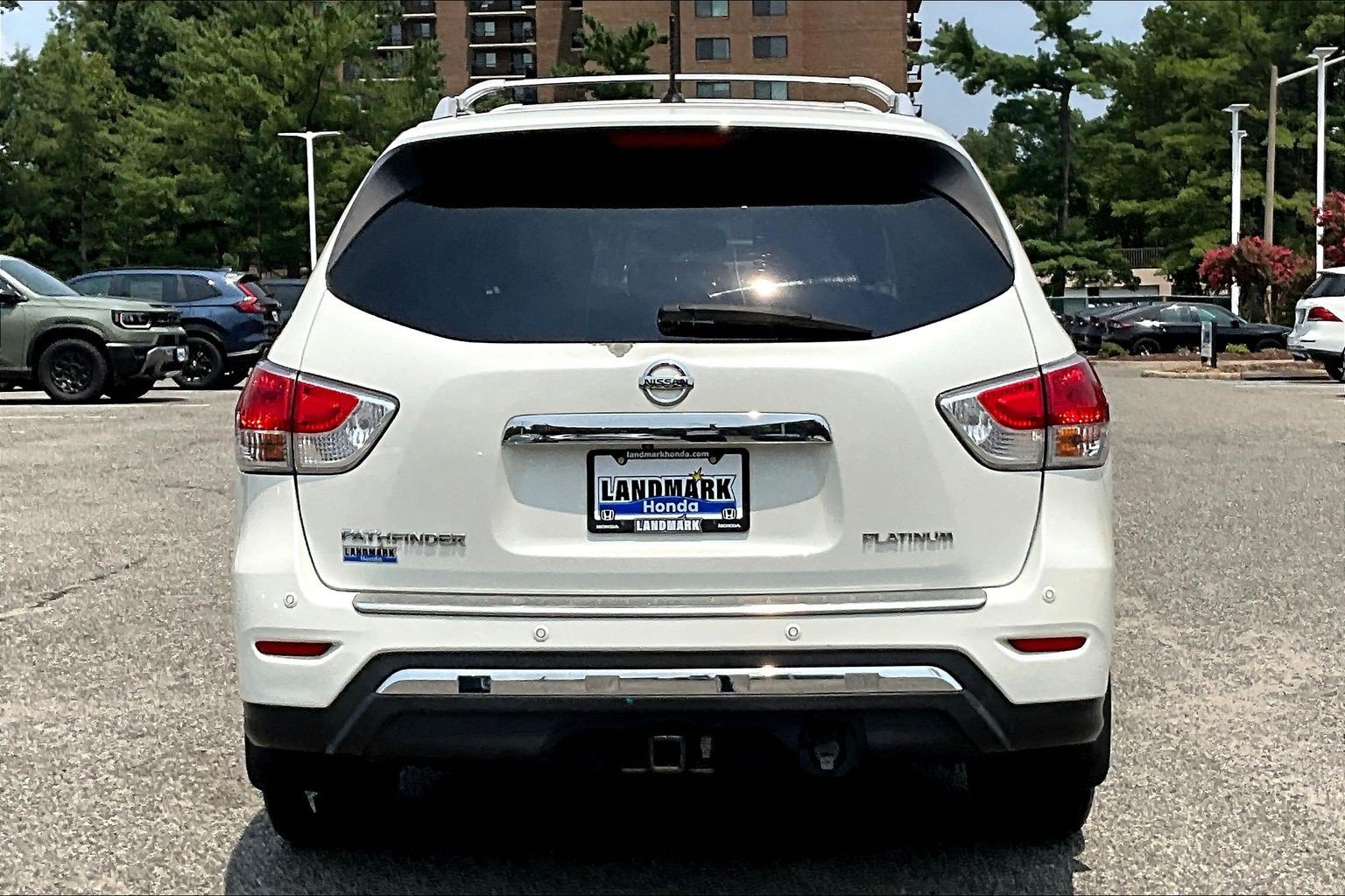Used 2015 Nissan Pathfinder Platinum w/ Cargo Package FWD image 4