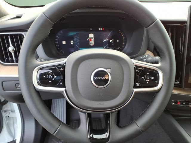 New 2026 Volvo XC60 B5 Plus w/ Protection Package Premier AWD/4WD image 19