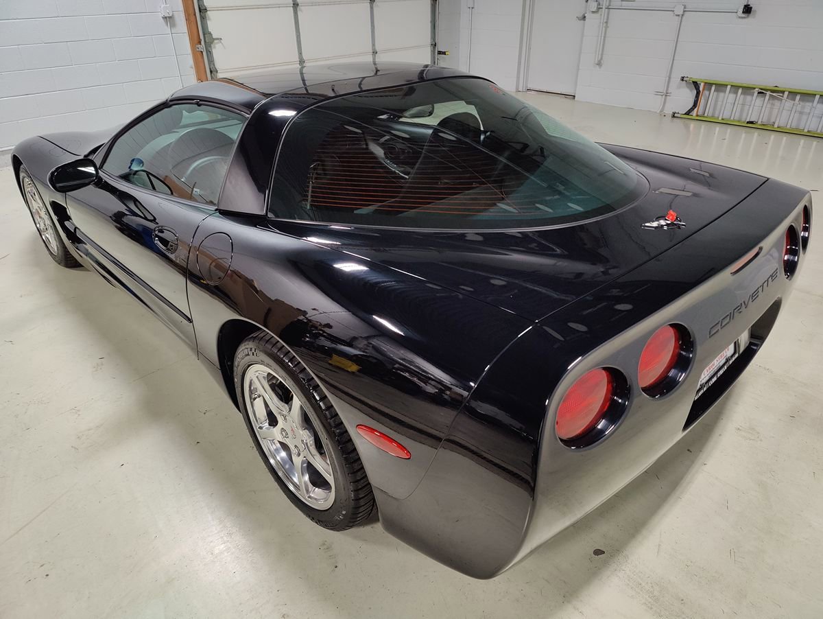 Used 2004 Chevrolet Corvette Coupe w/ Preferred Equipment Group image 20