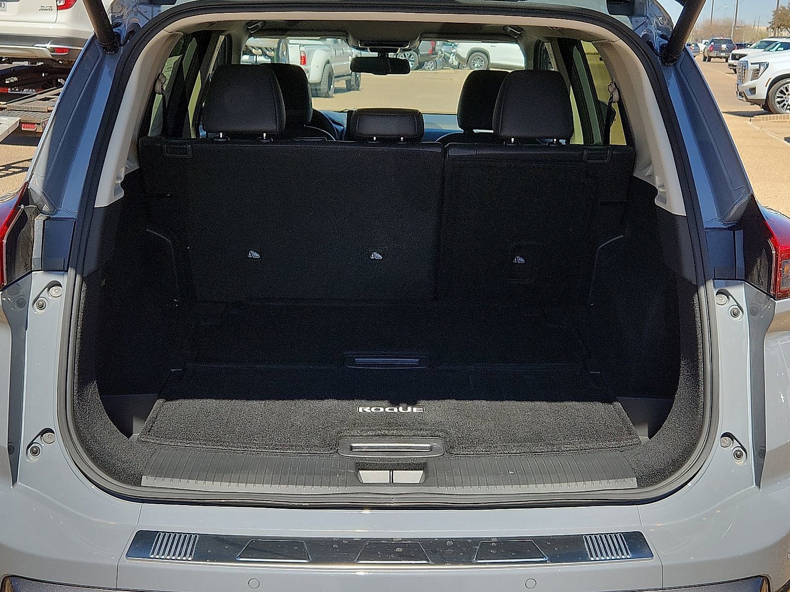 Used 2025 Nissan Rogue SL w/ SL Premium Package image 10