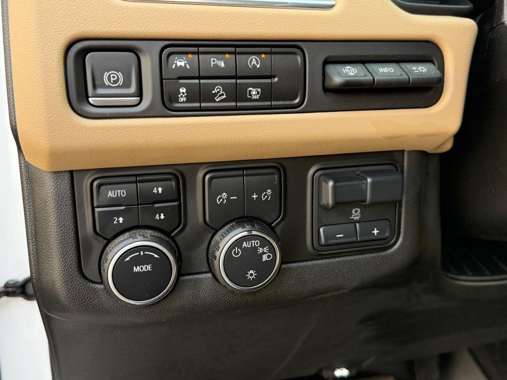 Used 2023 Chevrolet Tahoe Premier AWD/4WD image 18