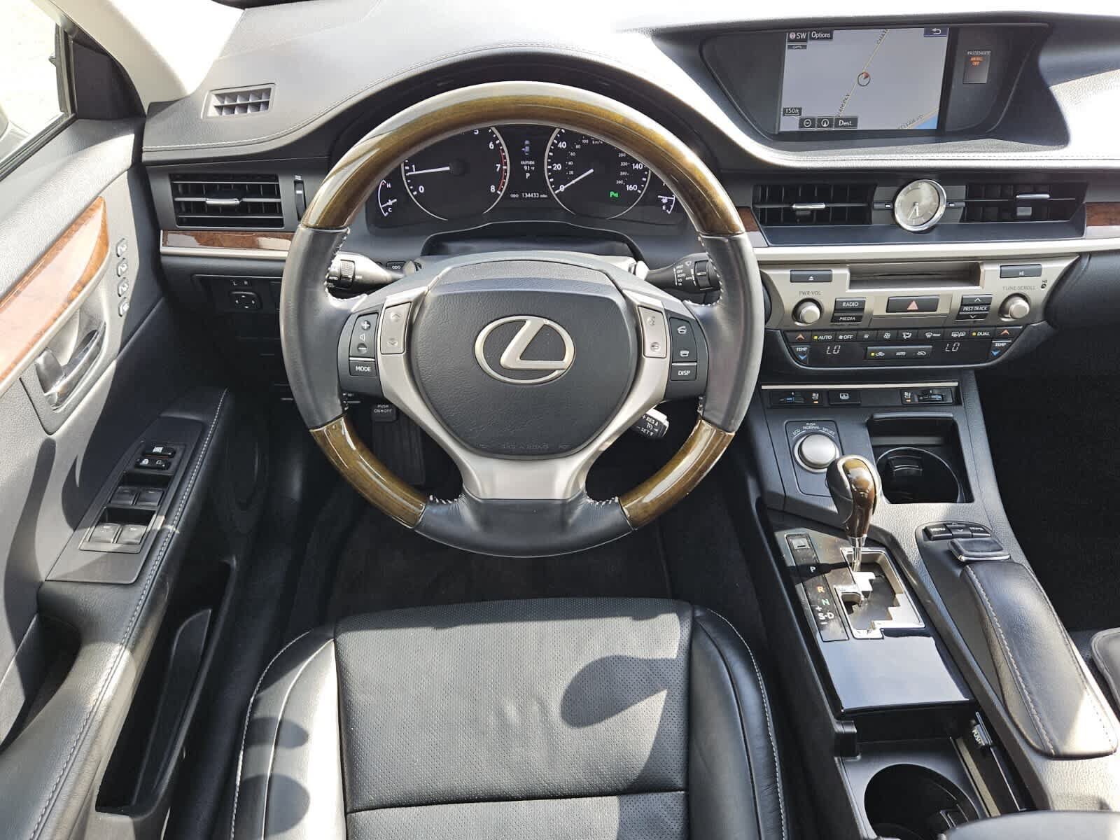 Used 2015 Lexus ES 350 w/ Luxury Package FWD image 5