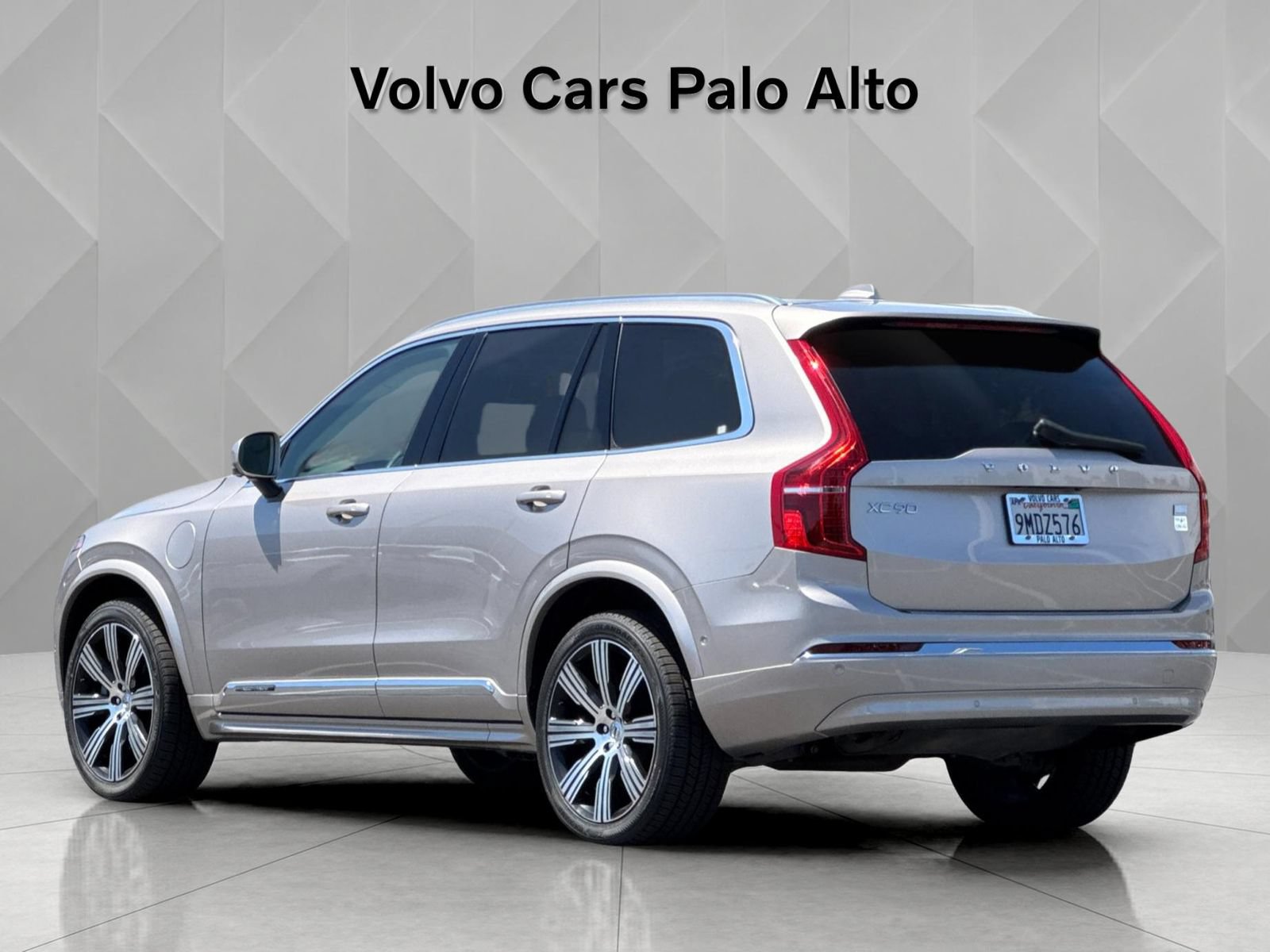 Certified 2024 Volvo XC90 T8 Plus w/ Protection Package Premier AWD/4WD image 7