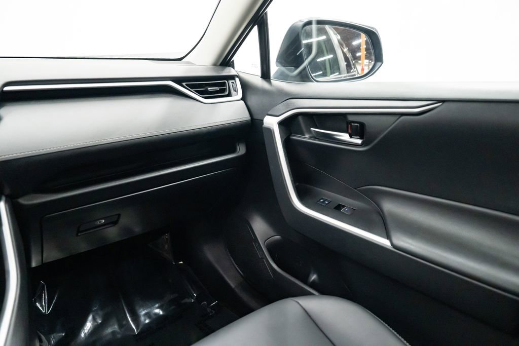 Used 2022 Toyota RAV4 XLE Premium AWD/4WD image 10