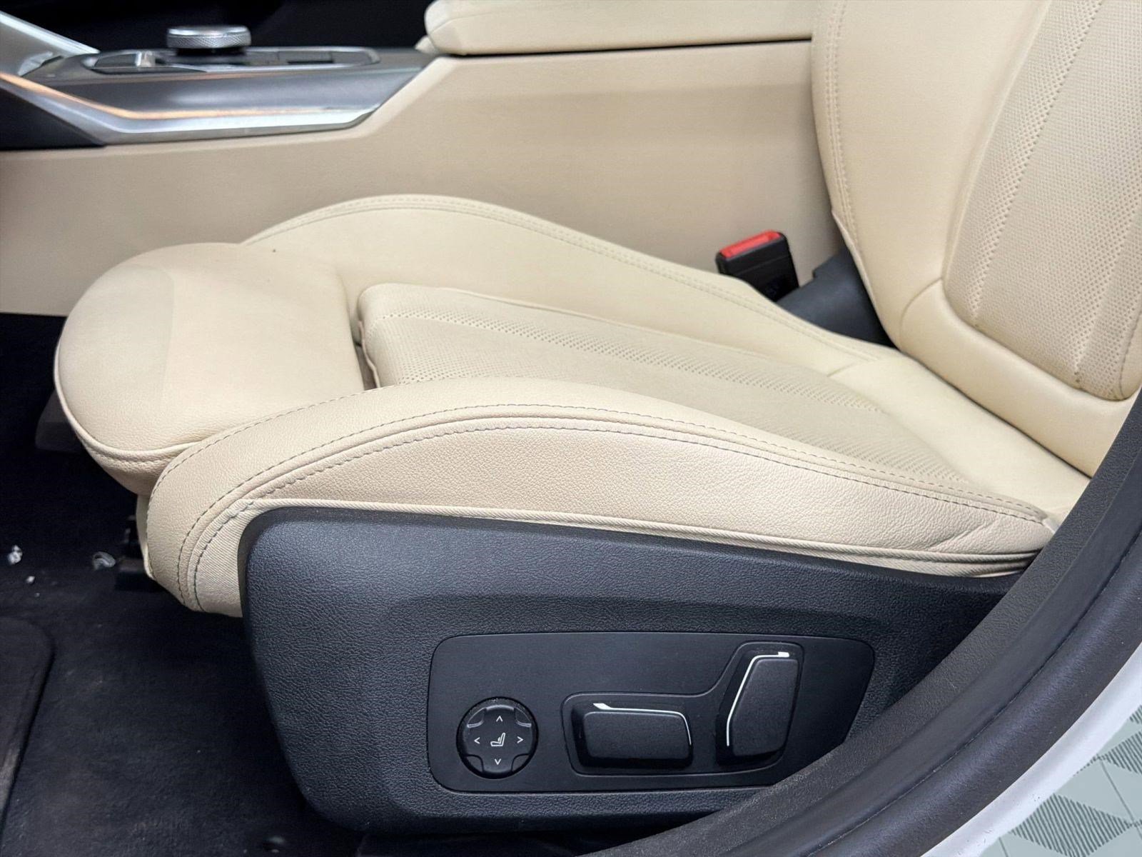 Certified 2025 BMW 330i xDrive Sedan AWD/4WD image 13