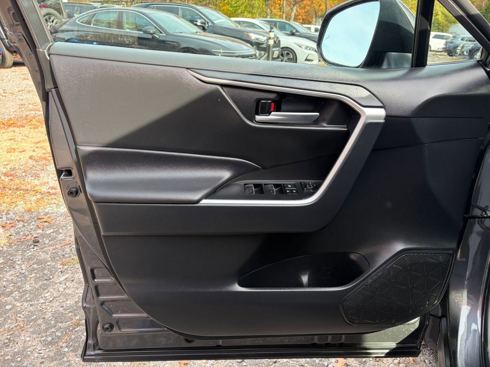 Used 2025 Toyota RAV4 XLE image 20