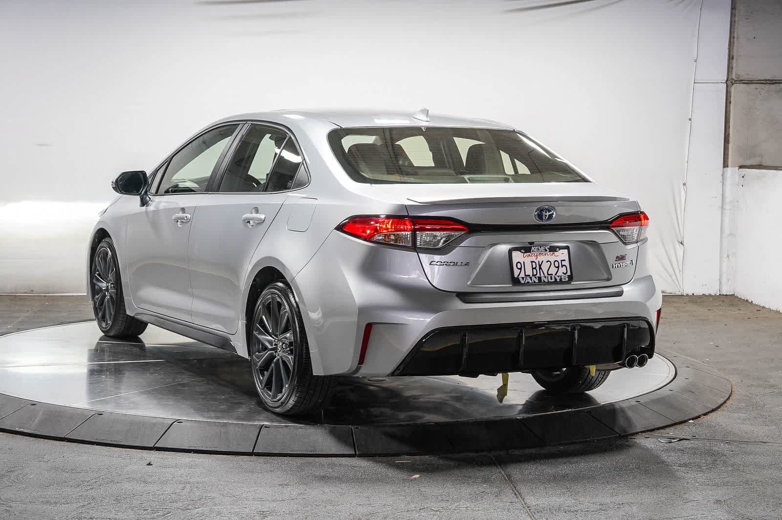 Used 2024 Toyota Corolla SE w/ SE Package FWD image 2