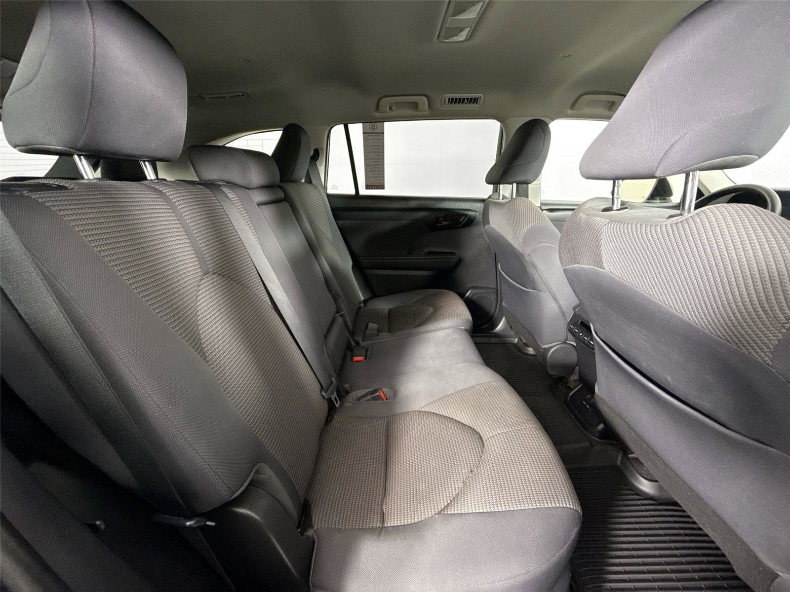 Certified 2023 Toyota Highlander L FWD image 36