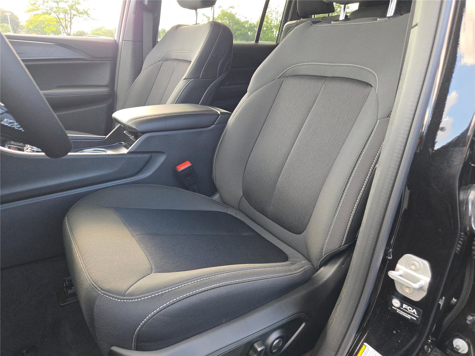 New 2025 Jeep Grand Cherokee L Laredo w/ MOPAR Finishing Package image 28