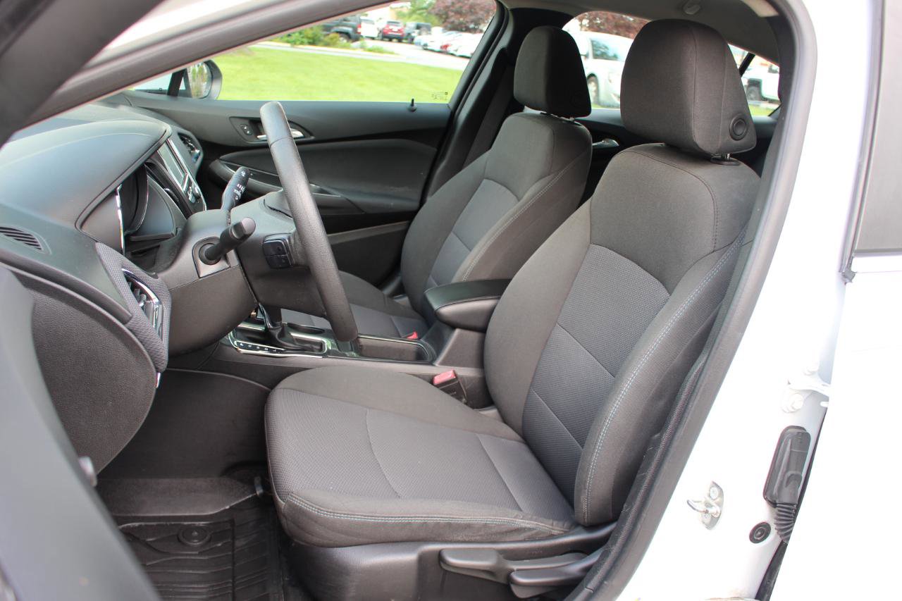 Used 2018 Chevrolet Cruze LT FWD image 15