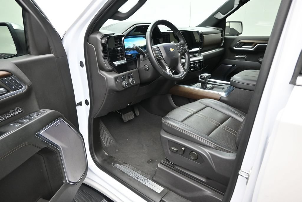 Used 2024 Chevrolet Silverado 1500 High Country AWD/4WD image 10