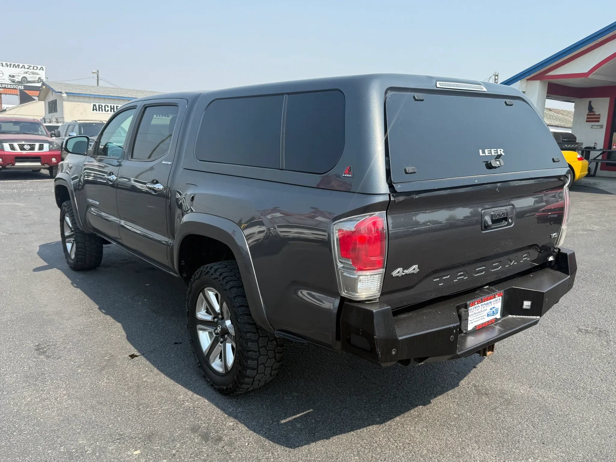 Used 2016 Toyota Tacoma Limited w/ Towing Package AWD/4WD image 3