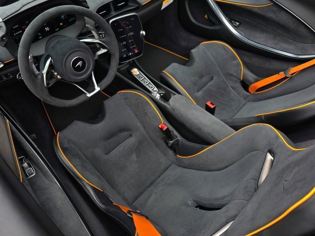 Used 2025 McLaren Artura Spider image 29