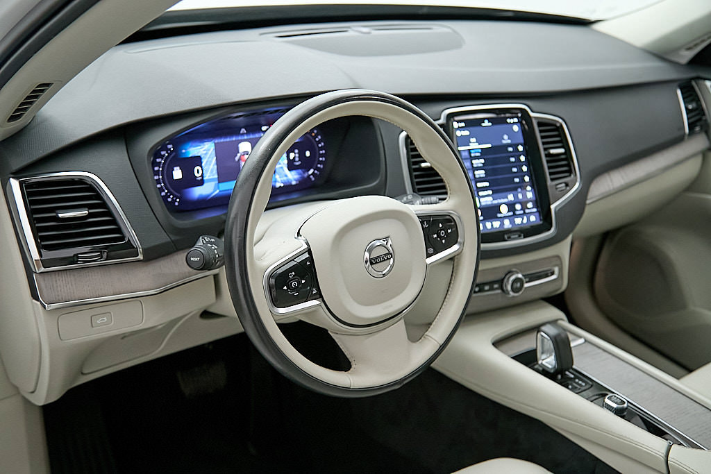 Certified 2024 Volvo XC90 B6 Plus w/ Protection Package Premier AWD/4WD image 13