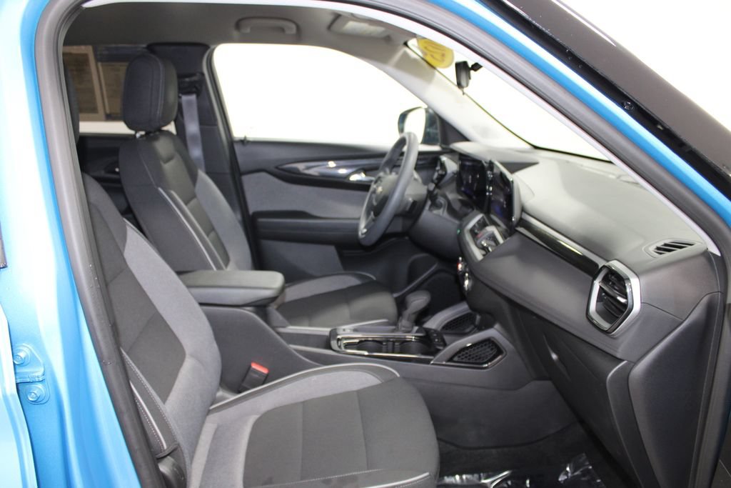 Used 2025 Chevrolet TrailBlazer LS w/ LS Convenience Package FWD image 24