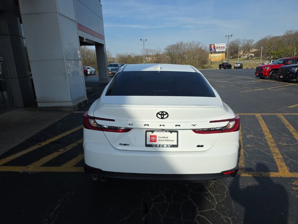 Used 2025 Toyota Camry SE image 4