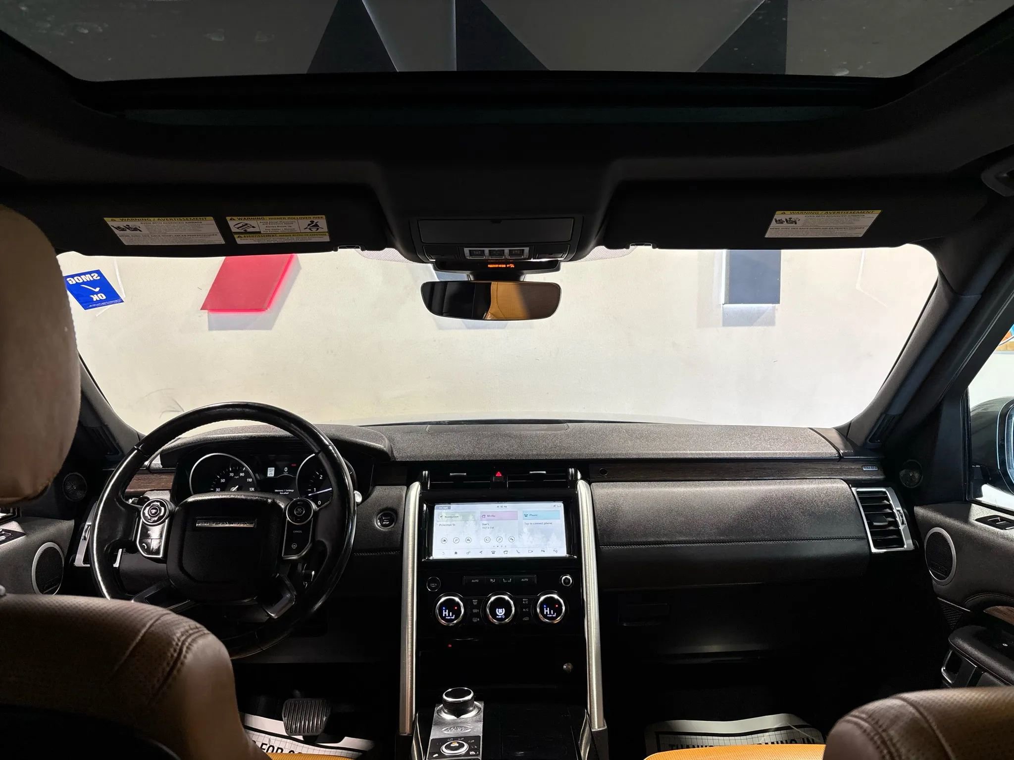 Used 2017 Land Rover Discovery HSE AWD/4WD image 19