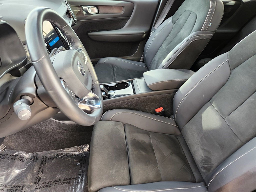 Used 2023 Volvo C40 P8 Recharge Ultimate w/ Protection Package Premier image 6